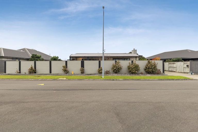 Photo of property in 6 Trump Place, Kelvin Grove, Palmerston North, 4414