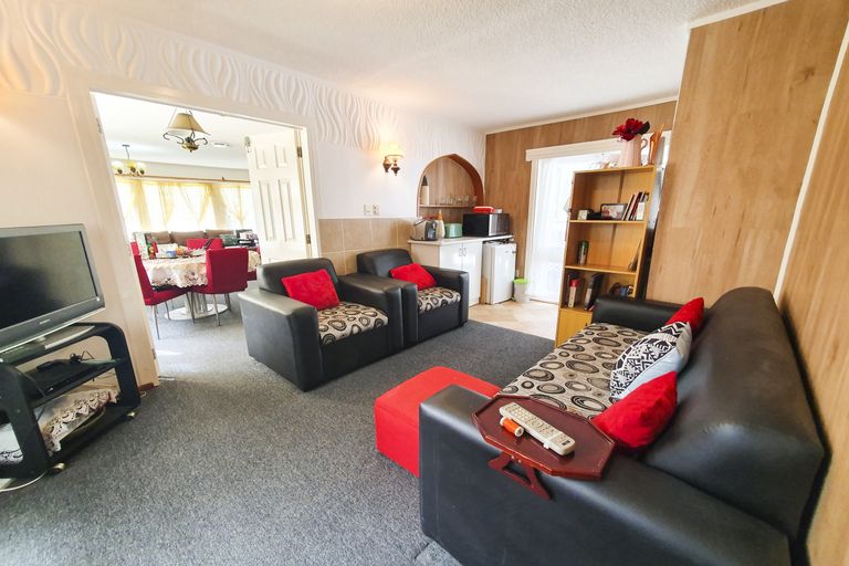 Photo of property in 15 Cargill Street, Papakura, 2110