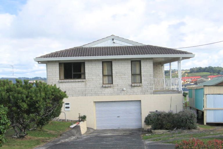 Photo of property in 820 East Coast Road, Oteha, Auckland, 0630