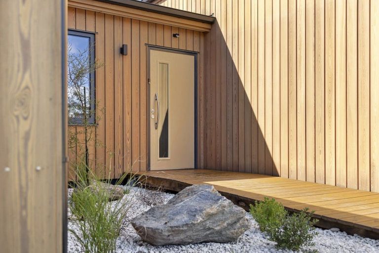 Photo of property in 7 Sapphire Spring Rise, Wanaka, 9305