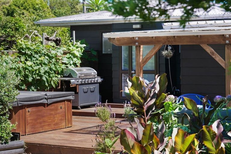 Photo of property in 21 Dale Road, Raumati South, Paraparaumu, 5032