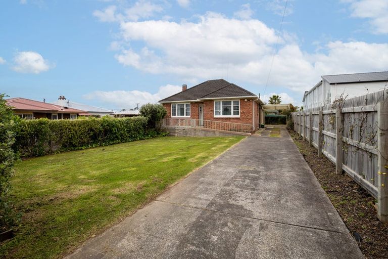 Photo of property in 110 Astley Avenue, New Lynn, Auckland, 0600