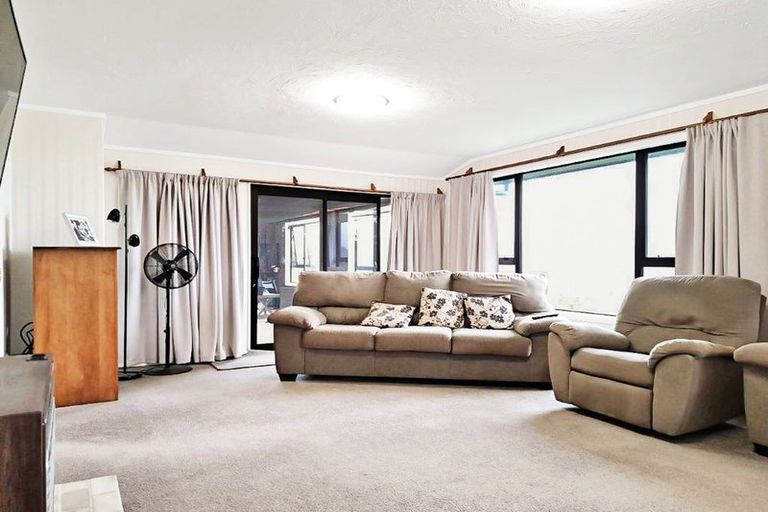 Photo of property in 40 Seymour Grove, Kingsley Heights, Upper Hutt, 5018