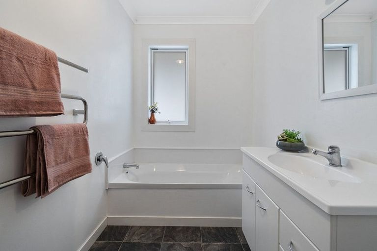 Photo of property in 3b Upham Terrace, Roslyn, Palmerston North, 4414