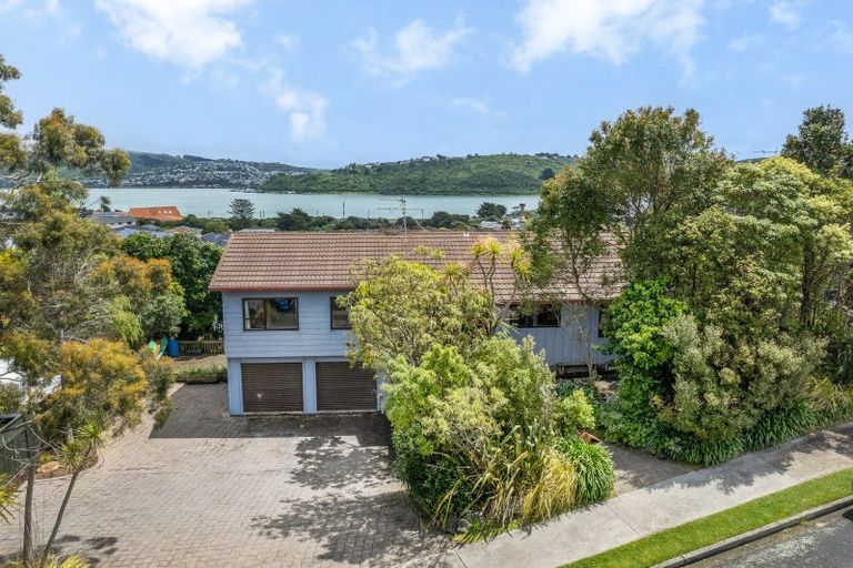 Photo of property in 17 Kinloch Place, Papakowhai, Porirua, 5024
