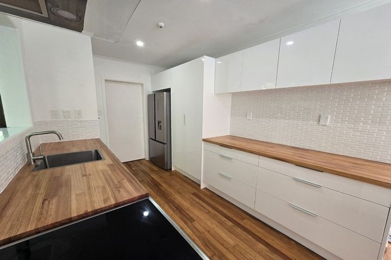 Photo of property in 38 Catherine Crescent, Paparangi, Wellington, 6037