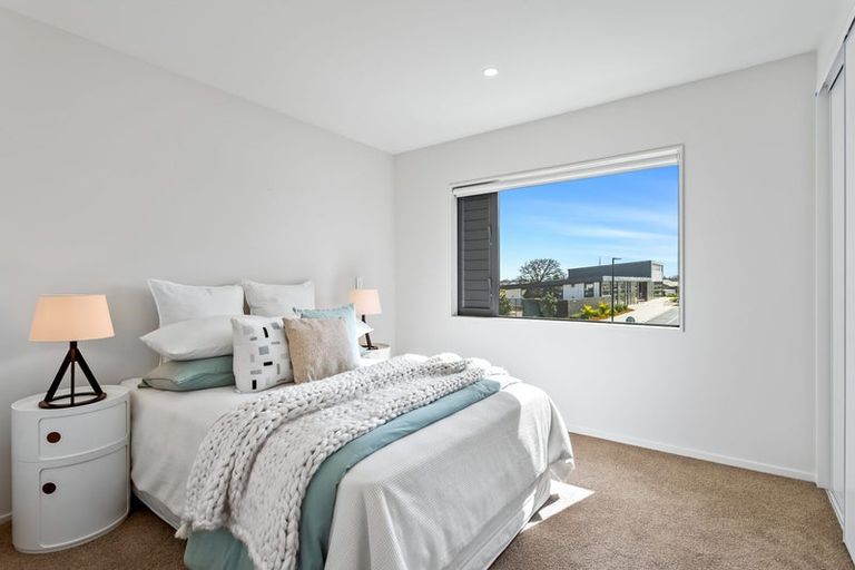 Photo of property in 12 Port Way, Rosehill, Papakura, 2113