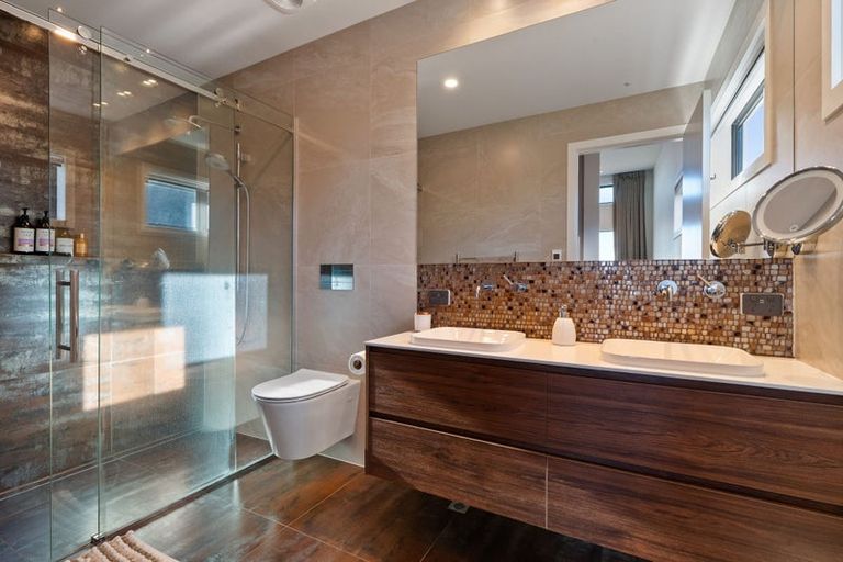 Photo of property in 49 Ashton Fitchett Drive, Brooklyn, Wellington, 6021