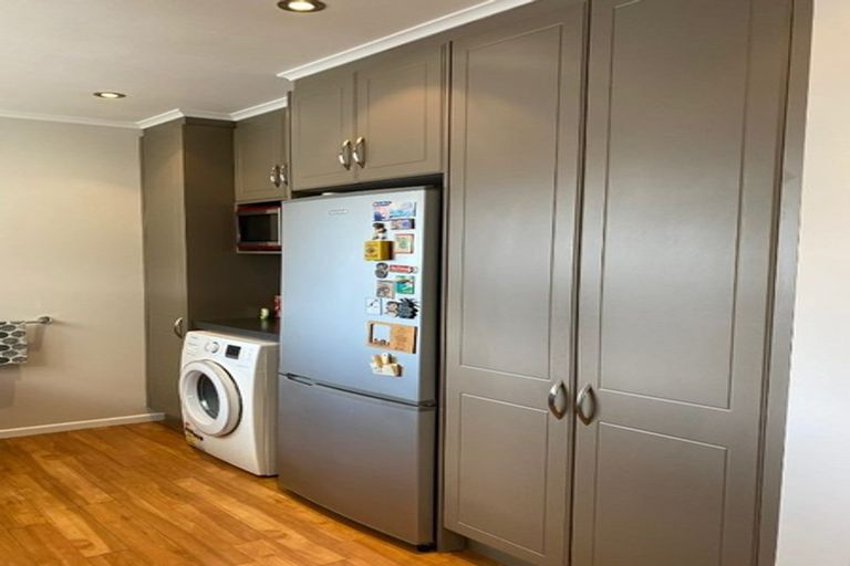 Photo of property in 50 Sylvan Crescent, Te Atatu South, Auckland, 0610