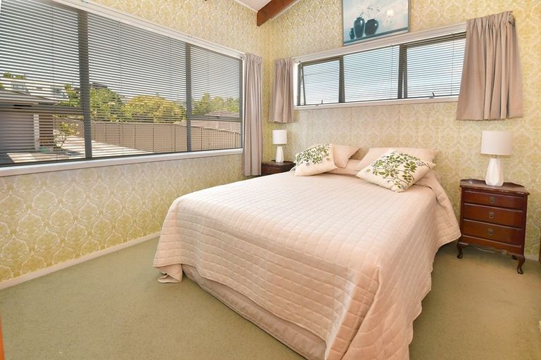 Photo of property in 20a Tindalls Bay Road, Tindalls Beach, Whangaparaoa, 0930