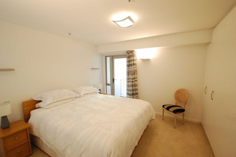 Photo of property in Aqua, 13/74 Oriental Parade, Oriental Bay, Wellington, 6011