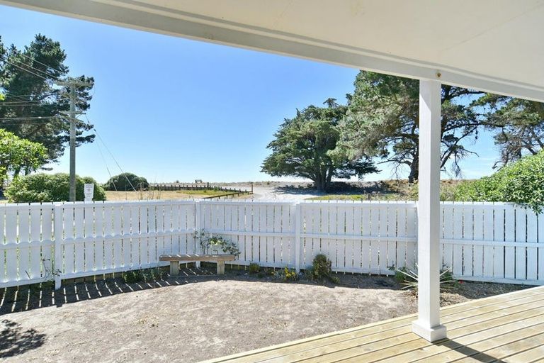 Photo of property in 19 South Crescent, Amberley, 7481