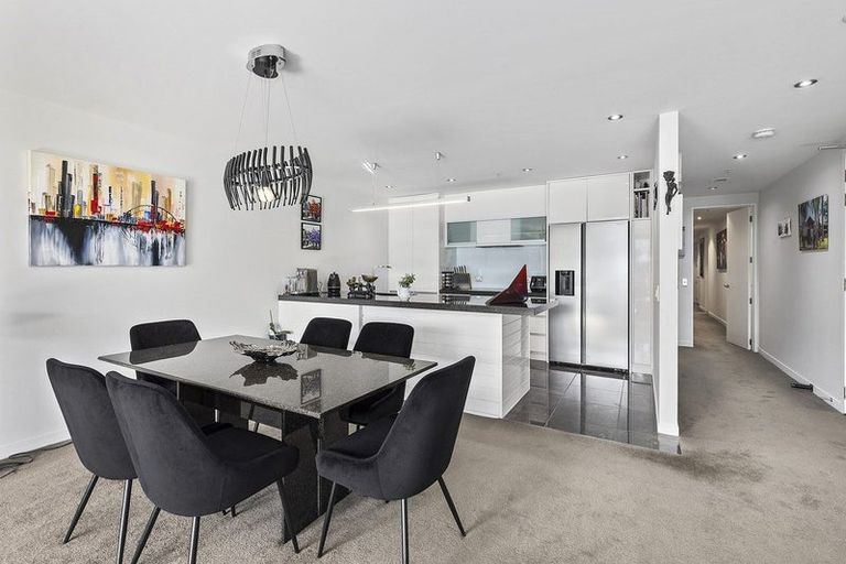 Photo of property in Dune, 2c/138 Oriental Parade, Oriental Bay, Wellington, 6011