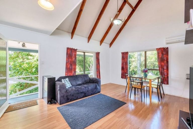 Photo of property in 2/35 Moore Street, Hillcrest, Auckland, 0627