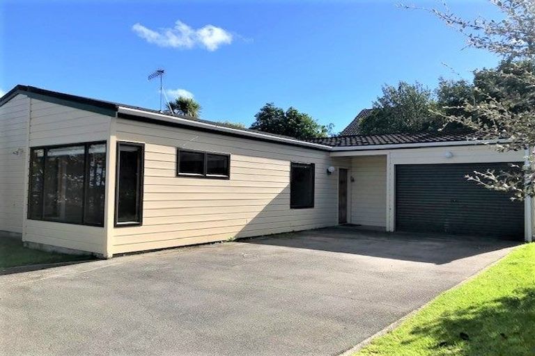 Photo of property in 127 Winara Avenue, Waikanae, 5036