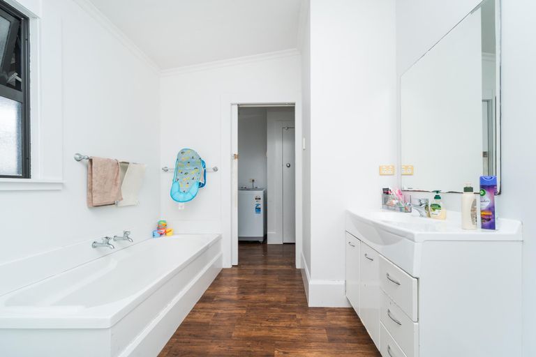 Photo of property in 32 Cambridge Street, Milson, Palmerston North, 4414