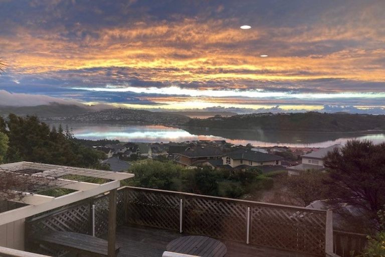 Photo of property in 4 Tombane Terrace, Papakowhai, Porirua, 5024