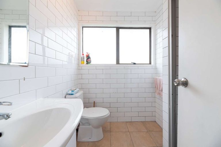 Photo of property in 16 Massine Place, Randwick Park, Auckland, 2105