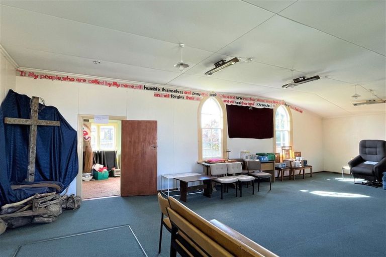 Photo of property in 35 Main Road, Owaka, 9535