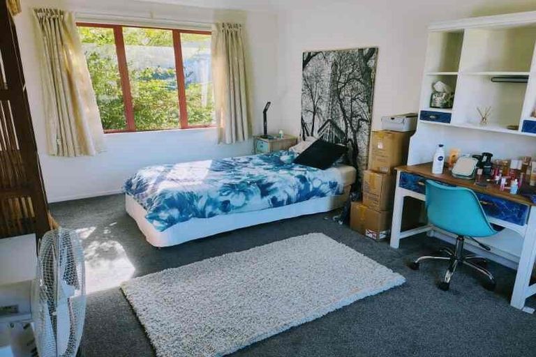Photo of property in 2/72 Heathcote Road, Castor Bay, Auckland, 0620