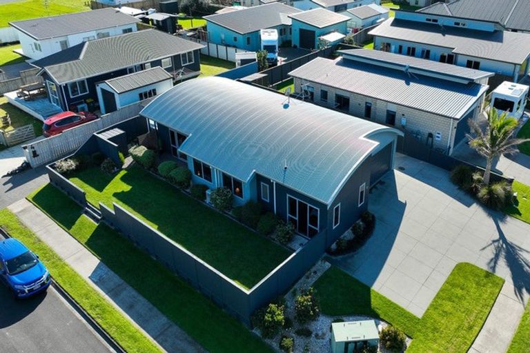 Photo of property in 18 Surfers Avenue, Waihi Beach, 3611