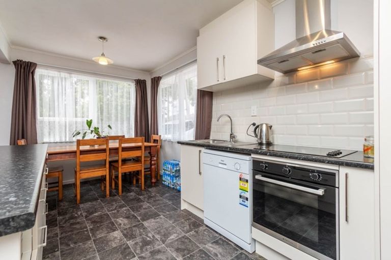 Photo of property in 29 Cron Avenue, Te Atatu South, Auckland, 0610