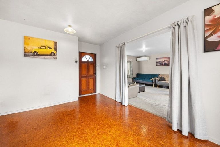 Photo of property in 2/49 Clevedon Road, Papakura, 2110