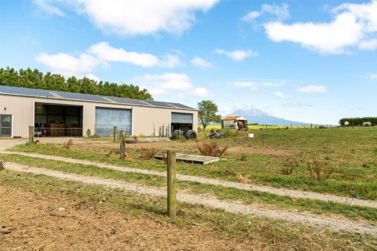 Photo of property in 323 Hunter Road, Eltham, Hawera, 4673