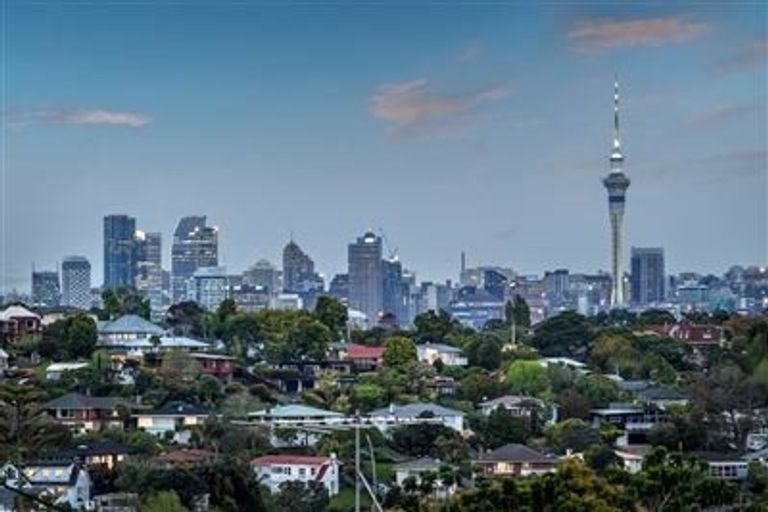 Photo of property in 2/104 Coronation Road, Hillcrest, Auckland, 0627