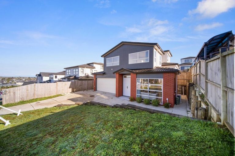 Photo of property in 14 Frazen Avenue, Papakura, 2110