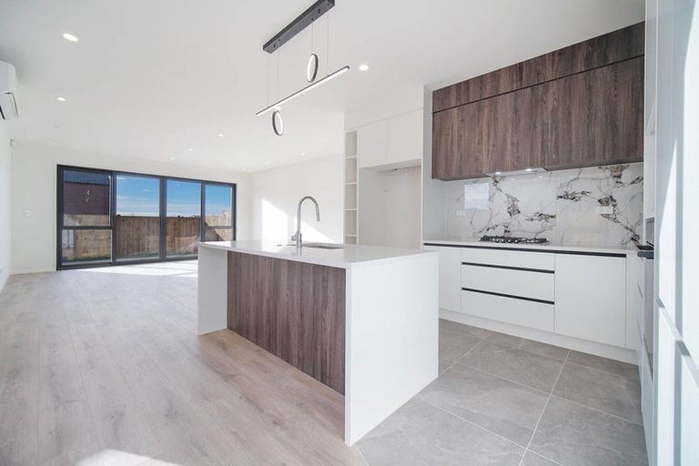 Photo of property in 12 Waimarie Drive, Karaka, 2578