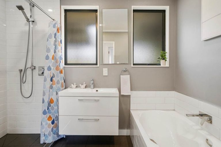 Photo of property in 21a Tahi Terrace, Glen Eden, Auckland, 0602