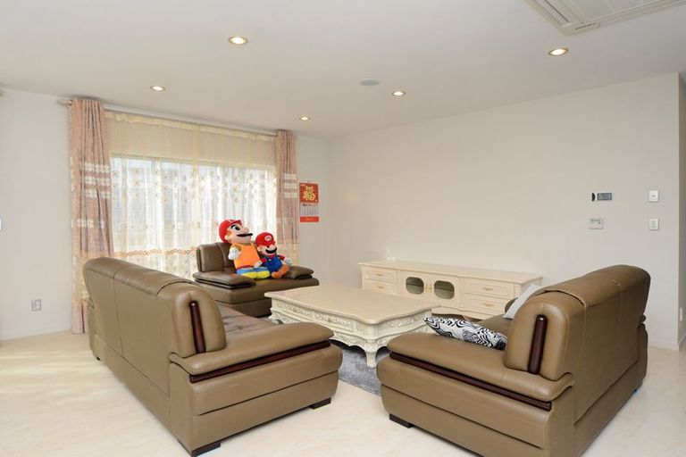 Photo of property in 75 San Valentino Drive, Henderson, Auckland, 0612