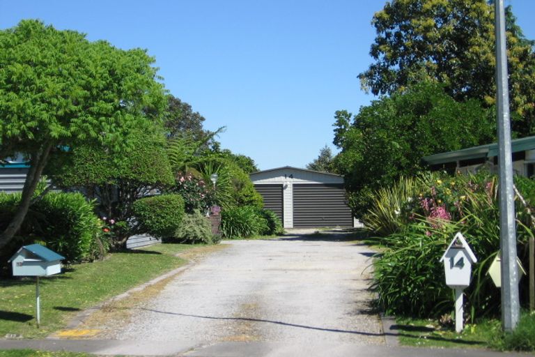 Photo of property in 11 Clifton Place, Riverdale, Gisborne, 4010