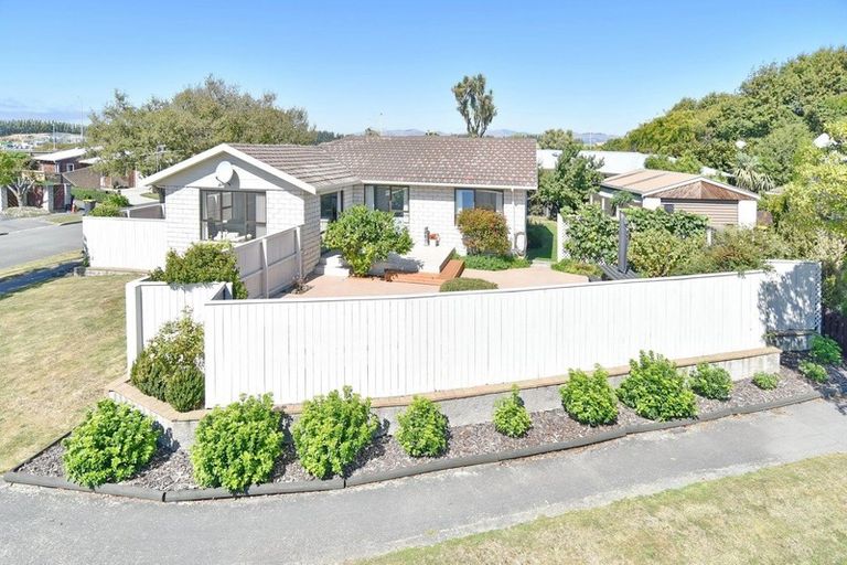 Photo of property in 4 Sonning Place, Redwood, Christchurch, 8051