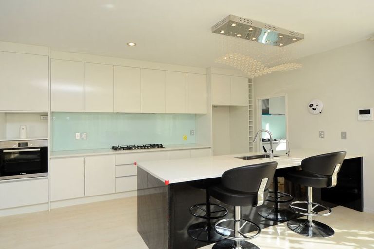 Photo of property in 75 San Valentino Drive, Henderson, Auckland, 0612