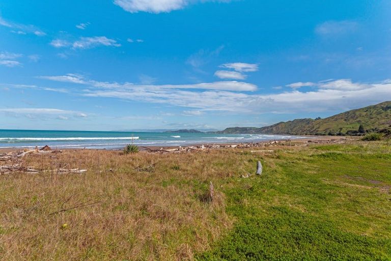 Photo of property in 11 Makorori Beach Road, Makorori, Gisborne, 4073