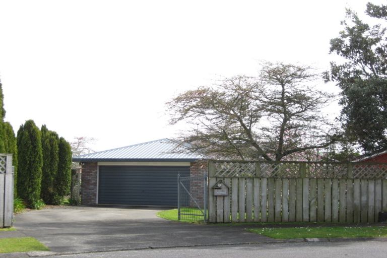 Photo of property in 1 Kamahi Place, Inglewood, 4330