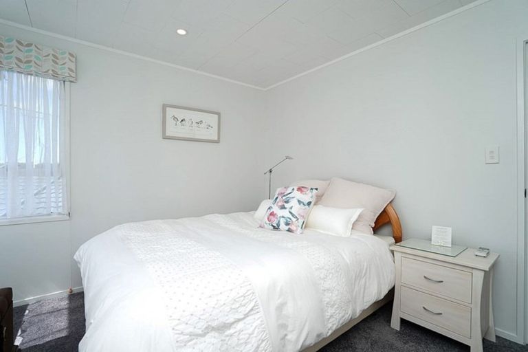 Photo of property in 3 Thorburn Avenue, Red Beach, 0932