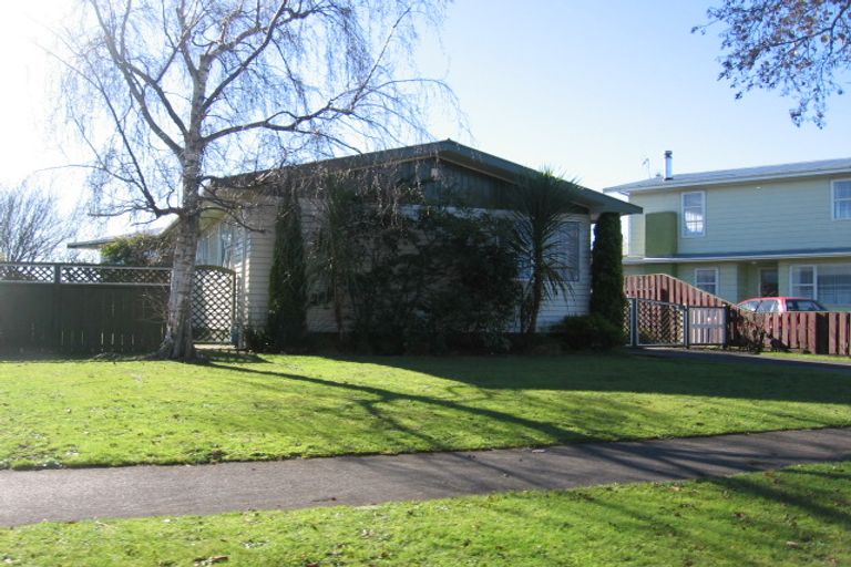 Photo of property in 17 Abraham Crescent, Milson, Palmerston North, 4414