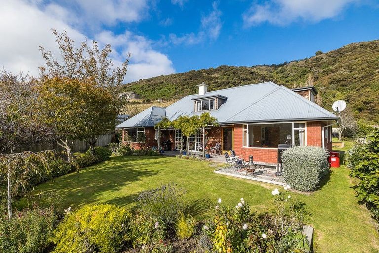 Photo of property in 16 Ribbonwood Close, Normanby, Dunedin, 9010