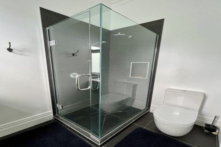 Photo of property in 8 William Bond Street, Stanley Point, Auckland, 0624