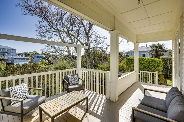 Photo of property in 18 Gladstone Road, Bluff Hill, Napier, 4110