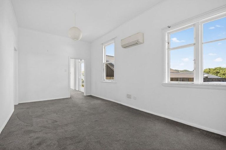 Photo of property in 122 Wallace Street, Mount Cook, Wellington, 6021