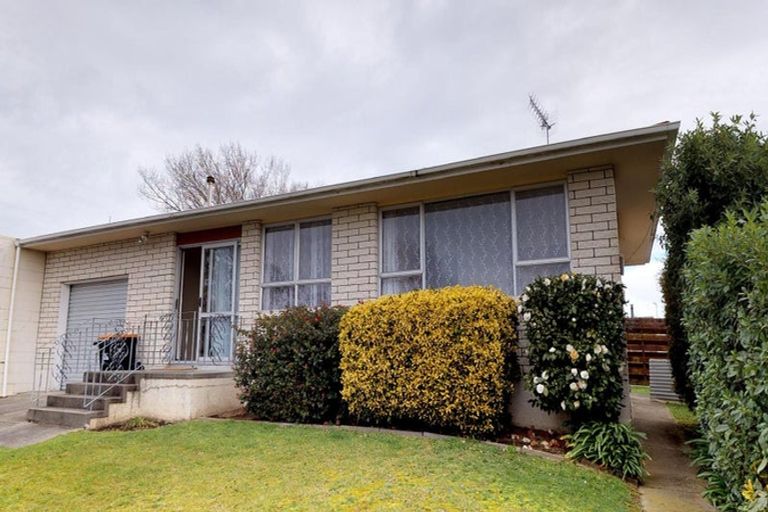 Photo of property in 42 Terry Crescent, Milson, Palmerston North, 4414