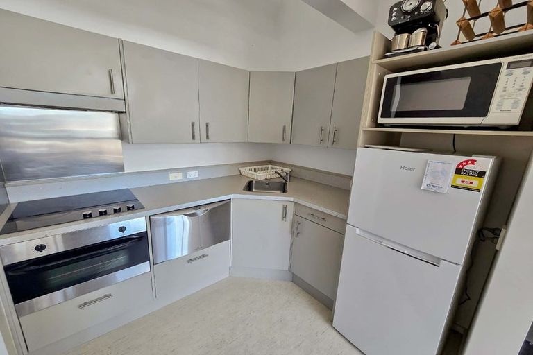 Photo of property in Terrace Heights Apartments, 2/163p The Terrace, Wellington Central, Wellington, 6011