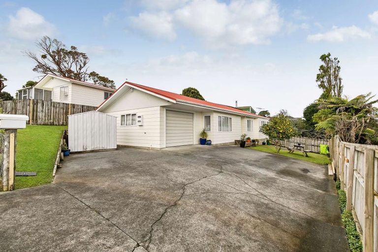 Photo of property in 2 Solea Road, Sunnyvale, Auckland, 0612