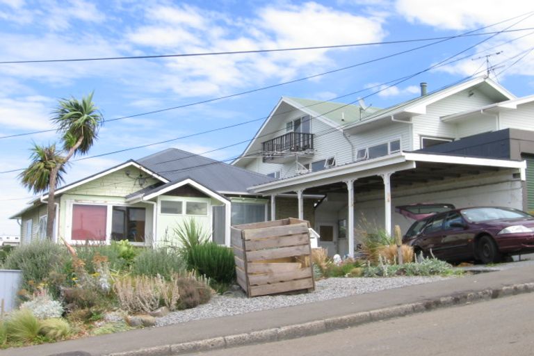 Photo of property in 11 Milne Terrace, Island Bay, Wellington, 6023