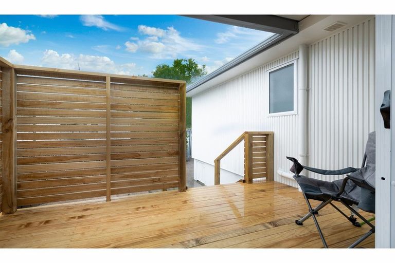 Photo of property in 2/144a Mcleod Road, Te Atatu South, Auckland, 0610