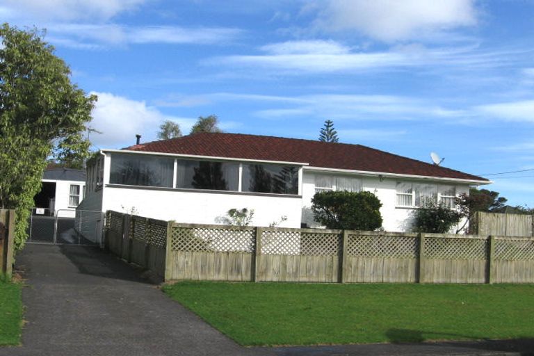 Photo of property in 2a Chapman Road, Te Atatu Peninsula, Auckland, 0610